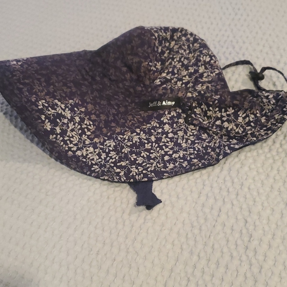 Jeff & Aimy Reversible Hat with hole for ponytail